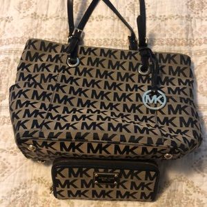 Micheal Kors Purse with matching wallet
